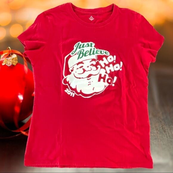 RED Short Sleeve Christmas “Just Believe” Santa Tee Size M (8-10) - Picture 1 of 2